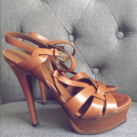 Yves Saint Laurent - Picture 1 of 5